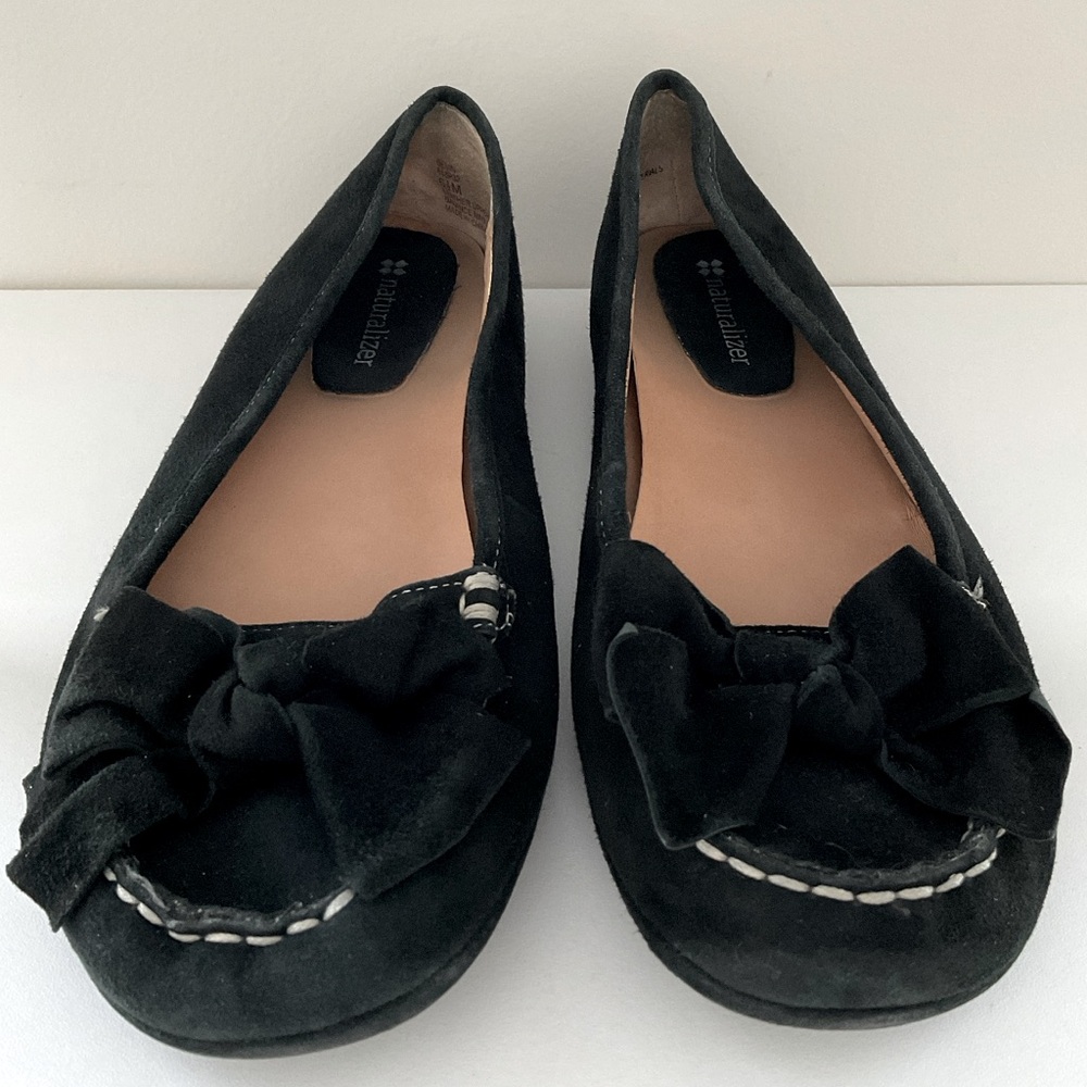 Naturalizer Black Suede Bow Tie Loafer (6.5)